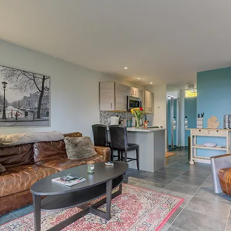 Cozy Aviation Style Lake View Condo At The Shores